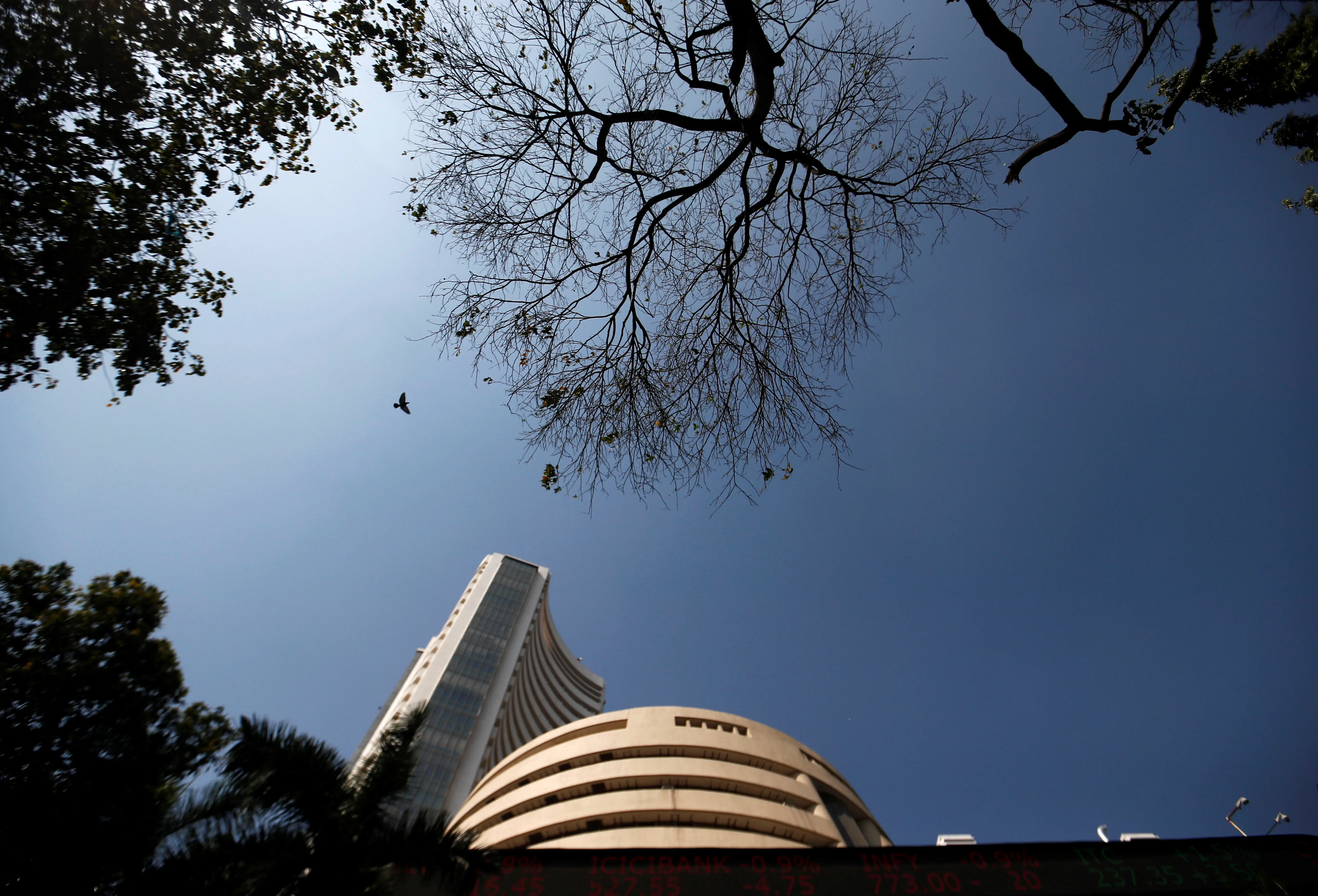 Indian equities slip as geopolitical tensions and weak IT sector weigh on sentiment
