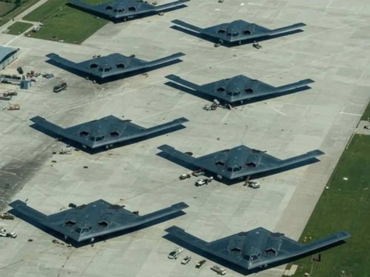 B-2 bombers on the tarmac, and grass? FAKE
