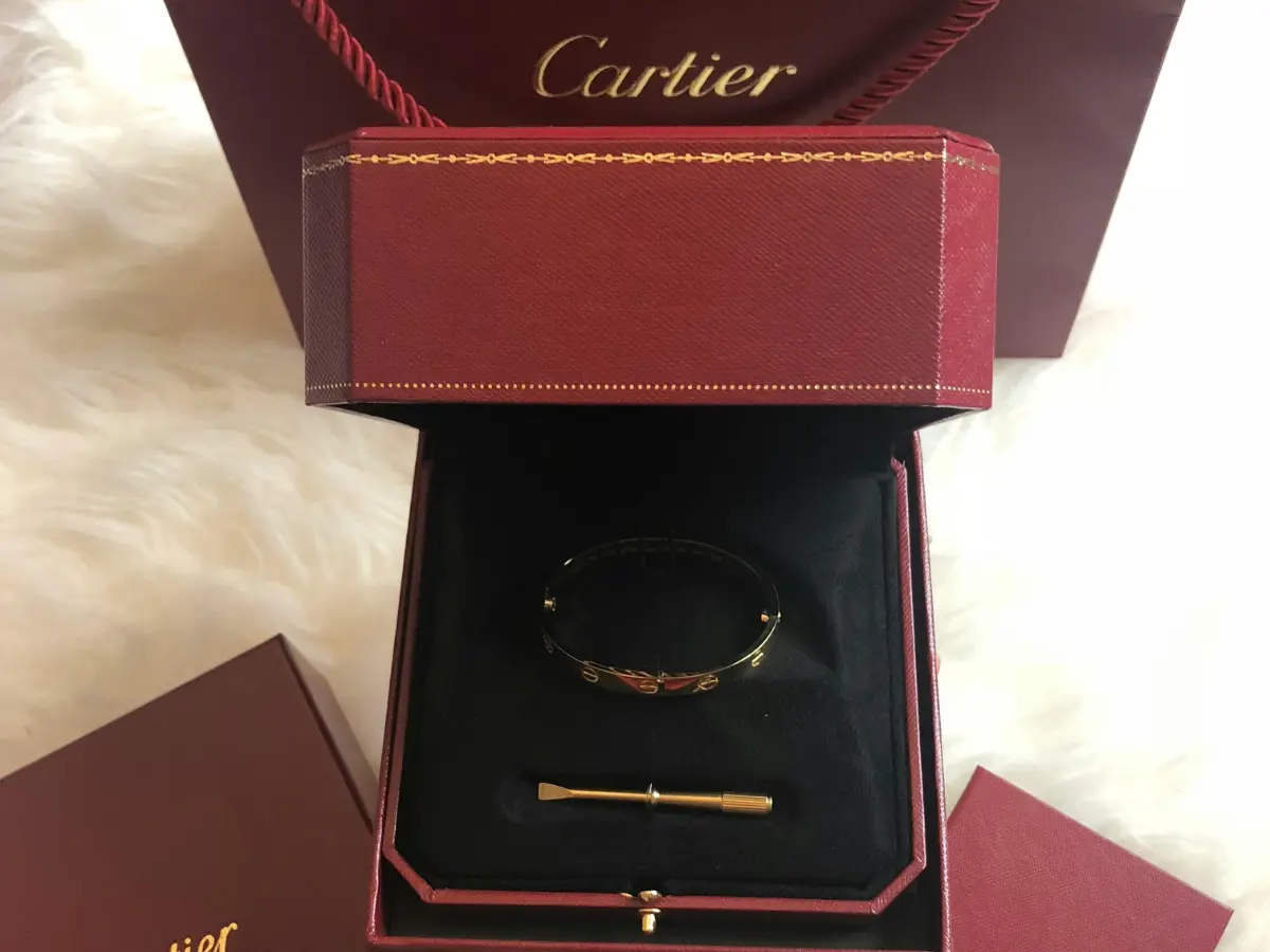 Man tricks Cartier, Tiffany staff, pockets $600,000 worth of jewellery in New York and Korea Man tricks Cartier, Tiffany staff, pockets $600,000 worth of jewellery in New York and Korea