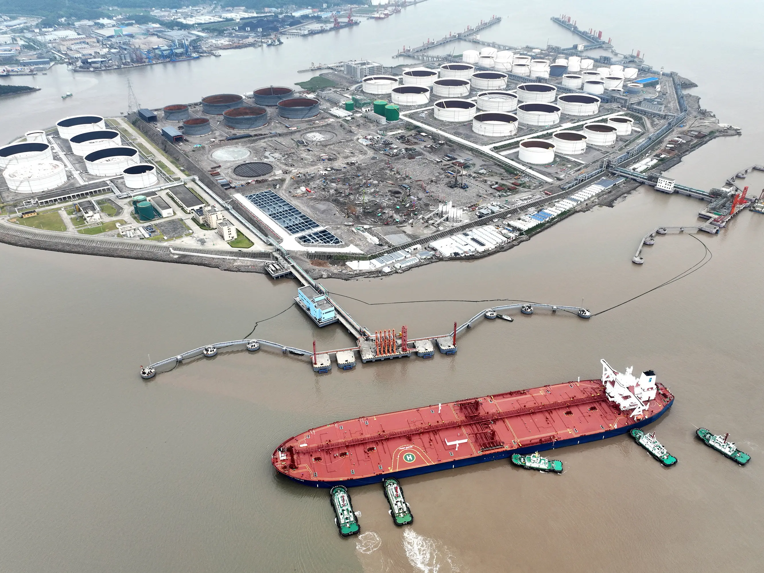 China’s oil refiners cut back on crude purchases as weak demand hits margins China’s oil refiners cut back on crude purchases as weak demand hits margins