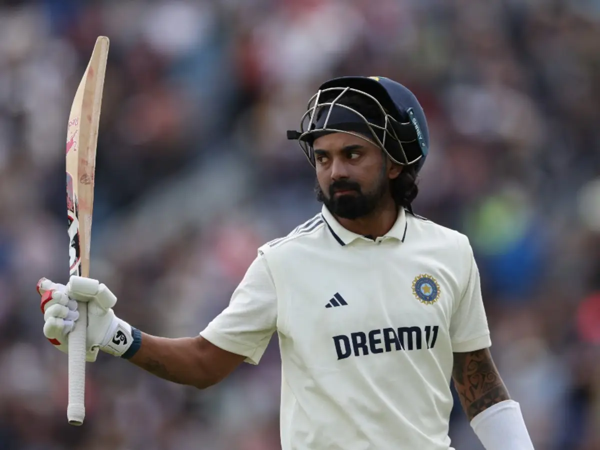 Athiya Shetty and Suniel Shetty celebrate as KL Rahul scores a century