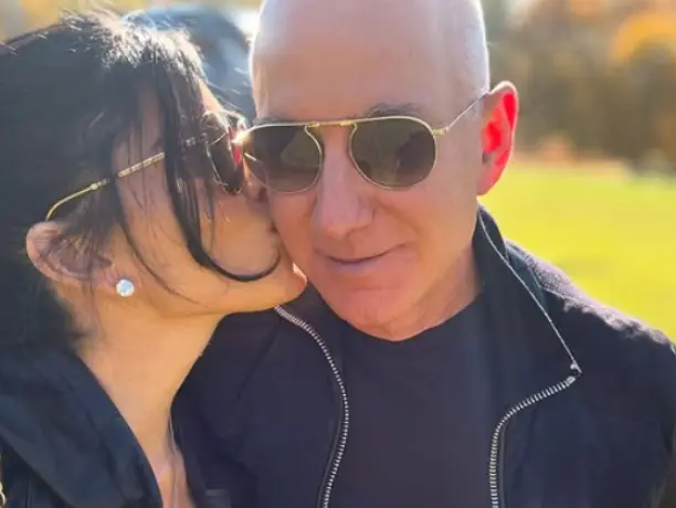  Jeff Bezos is over 7,000 times richer than Lauren Sánchez - here's the breakdown 