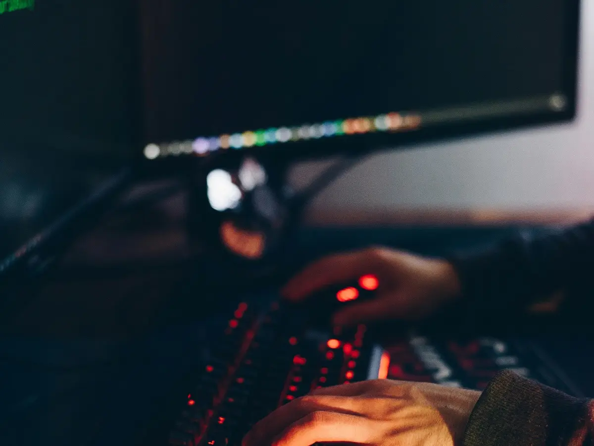 Spurned woman engineer sends bomb threats to 11 states for framing love interest, arrested Spurned woman engineer sends bomb threats to 11 states for framing love interest, arrested