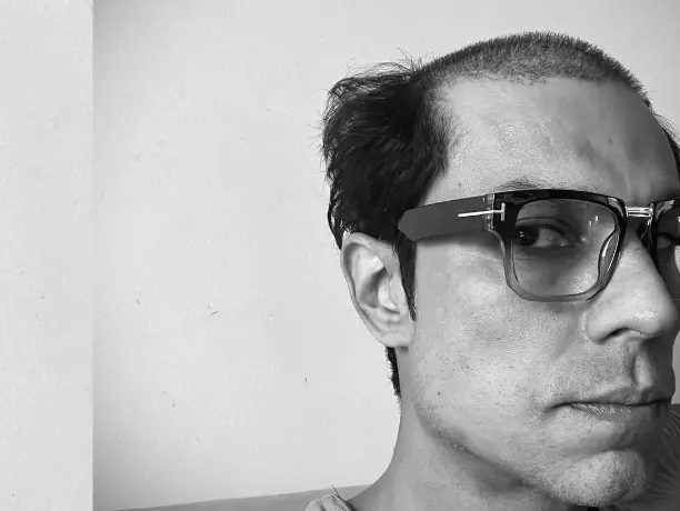 Randeep Hooda's shaves-off his half head, netizens ask what's brewing?