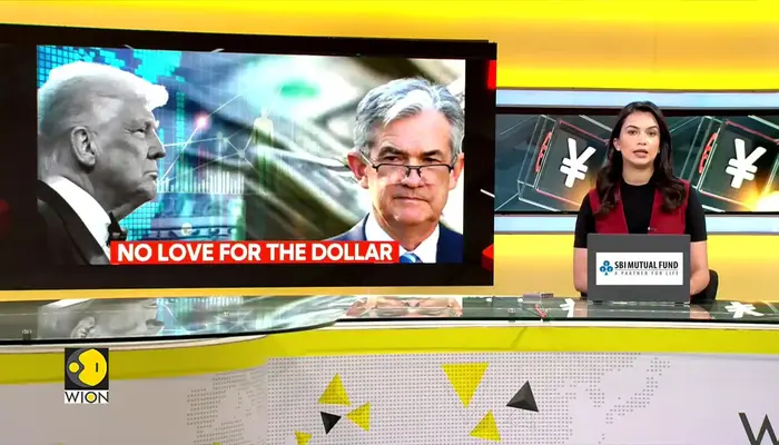 Dollar dips on Fed leadership uncertainty news
