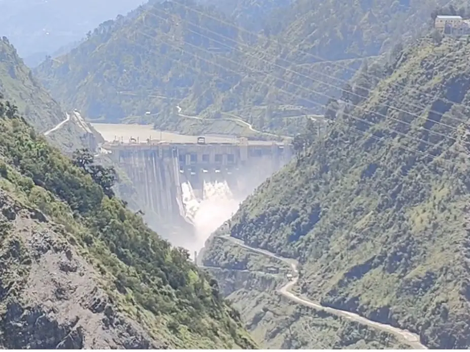Rains lash Jammu & Kashmir, Ladakh; Chenab river flows above danger level Rains lash Jammu & Kashmir, Ladakh; Chenab river flows above danger level