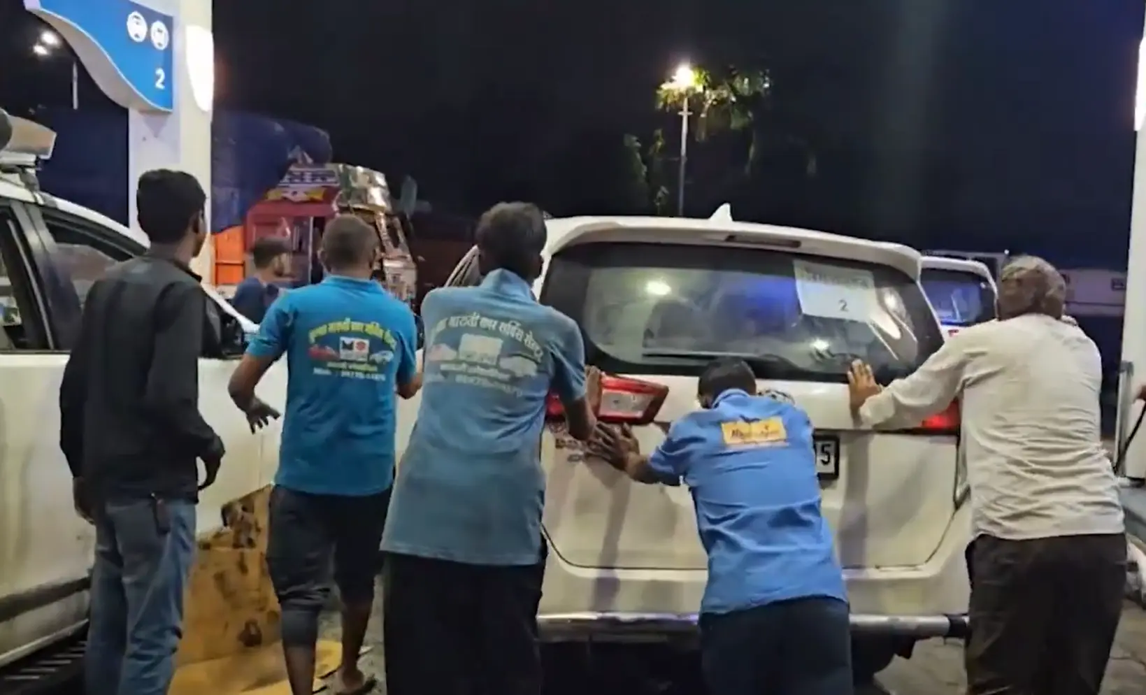 Not diesel but water! 19 vehicles in MP chief minister's convoy towed after fuel fiasco-WATCH