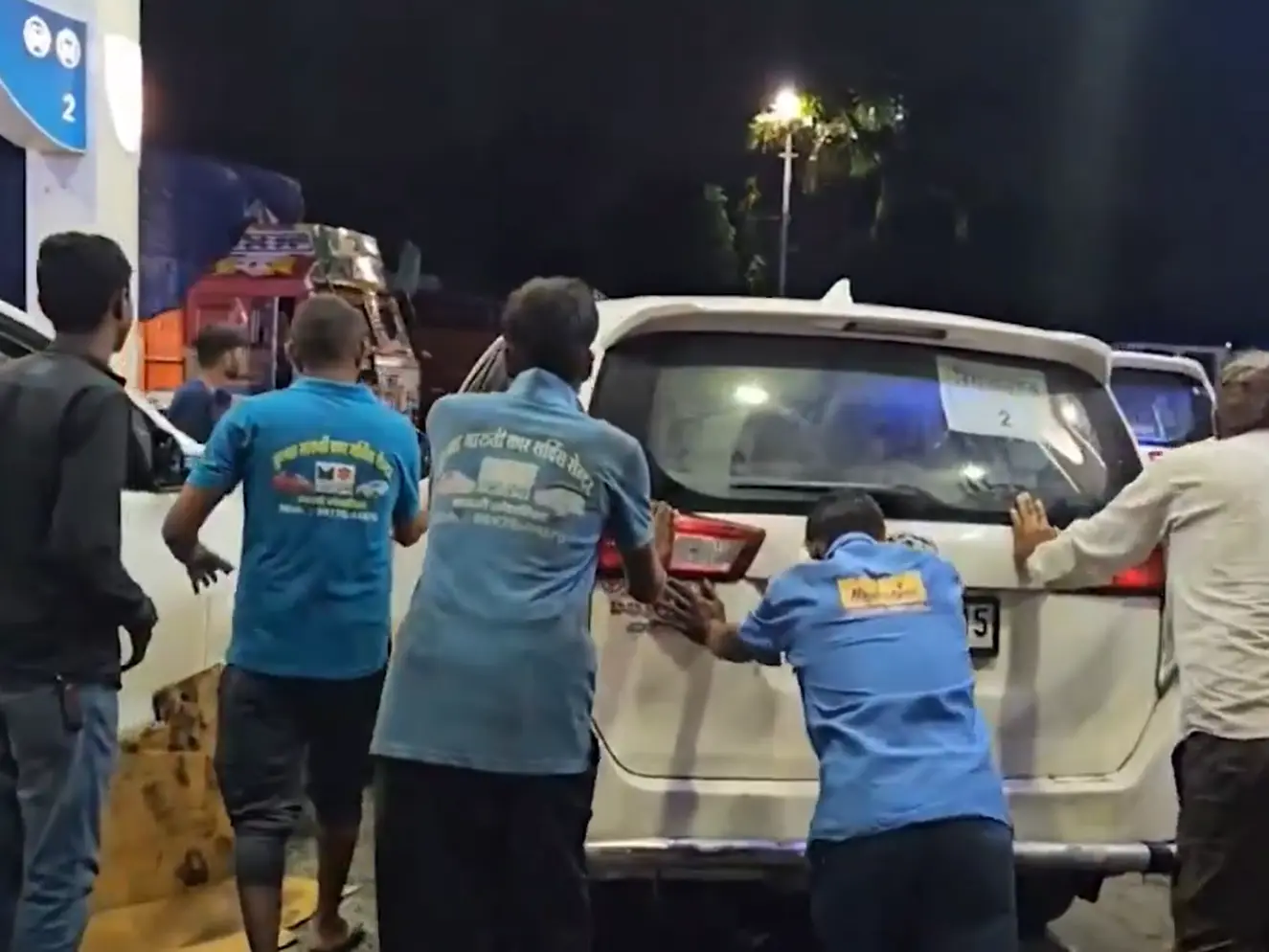 Not diesel but water! 19 vehicles in MP chief minister's convoy towed after fuel fiasco-WATCH Not diesel but water! 19 vehicles in MP chief minister's convoy towed after fuel fiasco-WATCH
