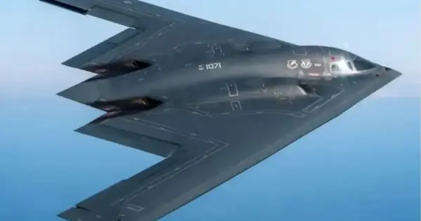 Ageing B-2 Bomber Diverted to Honolulu
