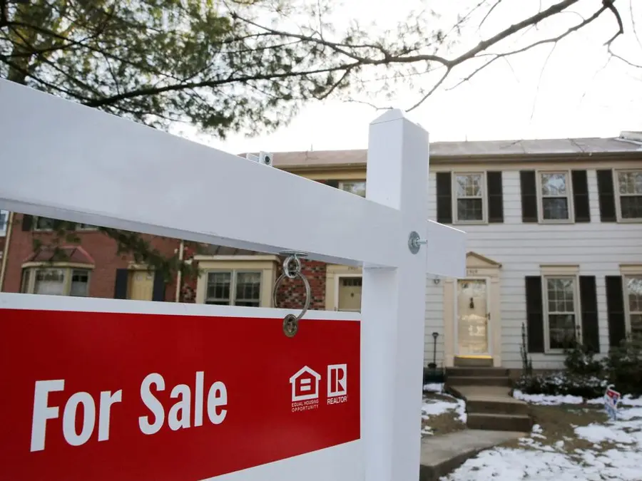 US housing market faces mounting pressure as home prices slide