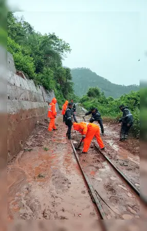 Himachal Pradesh Rains: 3 dead in 24 hours, schools shut in some districts Himachal Pradesh Rains: 3 dead in 24 hours, schools shut in some districts