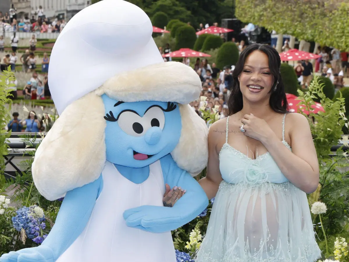 The Smurfs: Rihanna turns heads at the premiere, flaunts baby bump