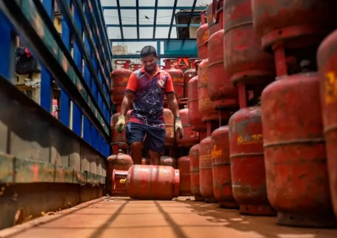 LPG price cut: Commercial 19-kg cylinder reduced by Rs 58.50—check latest rates city-wise