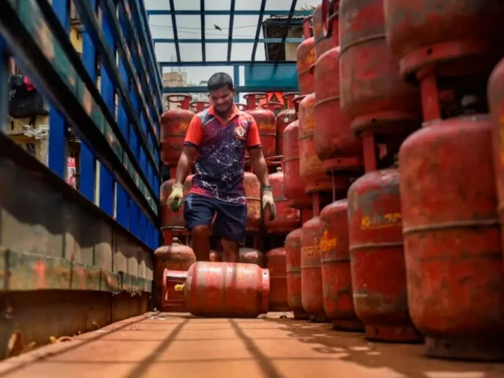 LPG price cut: Commercial 19-kg cylinder reduced by Rs 58.50—check latest rates city-wise LPG price cut: Commercial 19-kg cylinder reduced by Rs 58.50—check latest rates city-wise