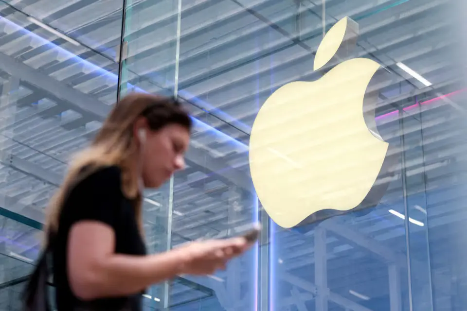 Apple weighs OpenAI or Anthropic to power revamped Siri