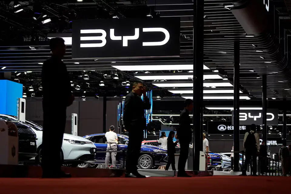 Chinese carmakers hit record hybrid market share in Europe