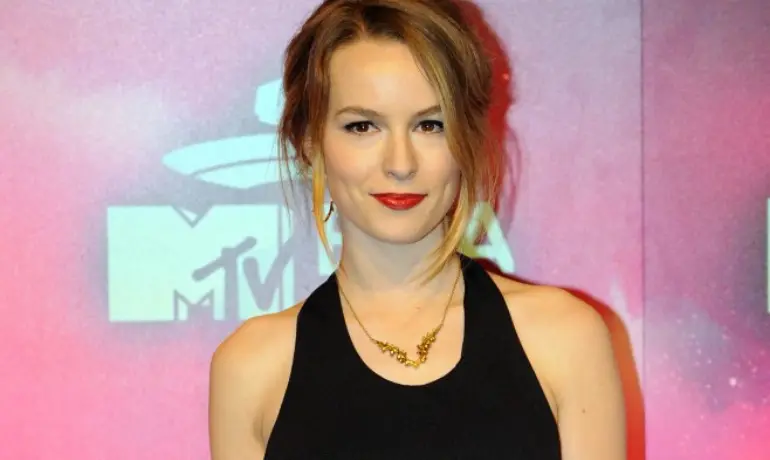 Bridgit Mendler