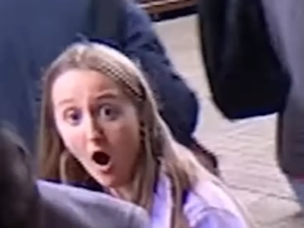 Wimbledon 2025: Female fan almost bumps into Alcaraz, reaction breaks internet - WATCH Wimbledon 2025: Female fan almost bumps into Alcaraz, reaction breaks internet - WATCH