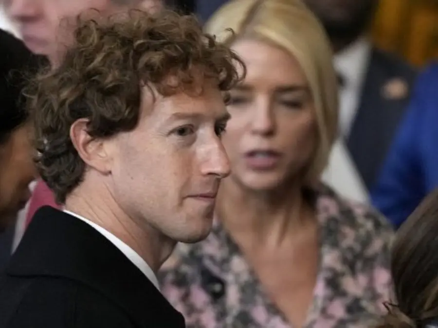 'Bizarro world' Mark Zuckerberg stumbles into secret meeting of Trump in Oval office, asked to leave?