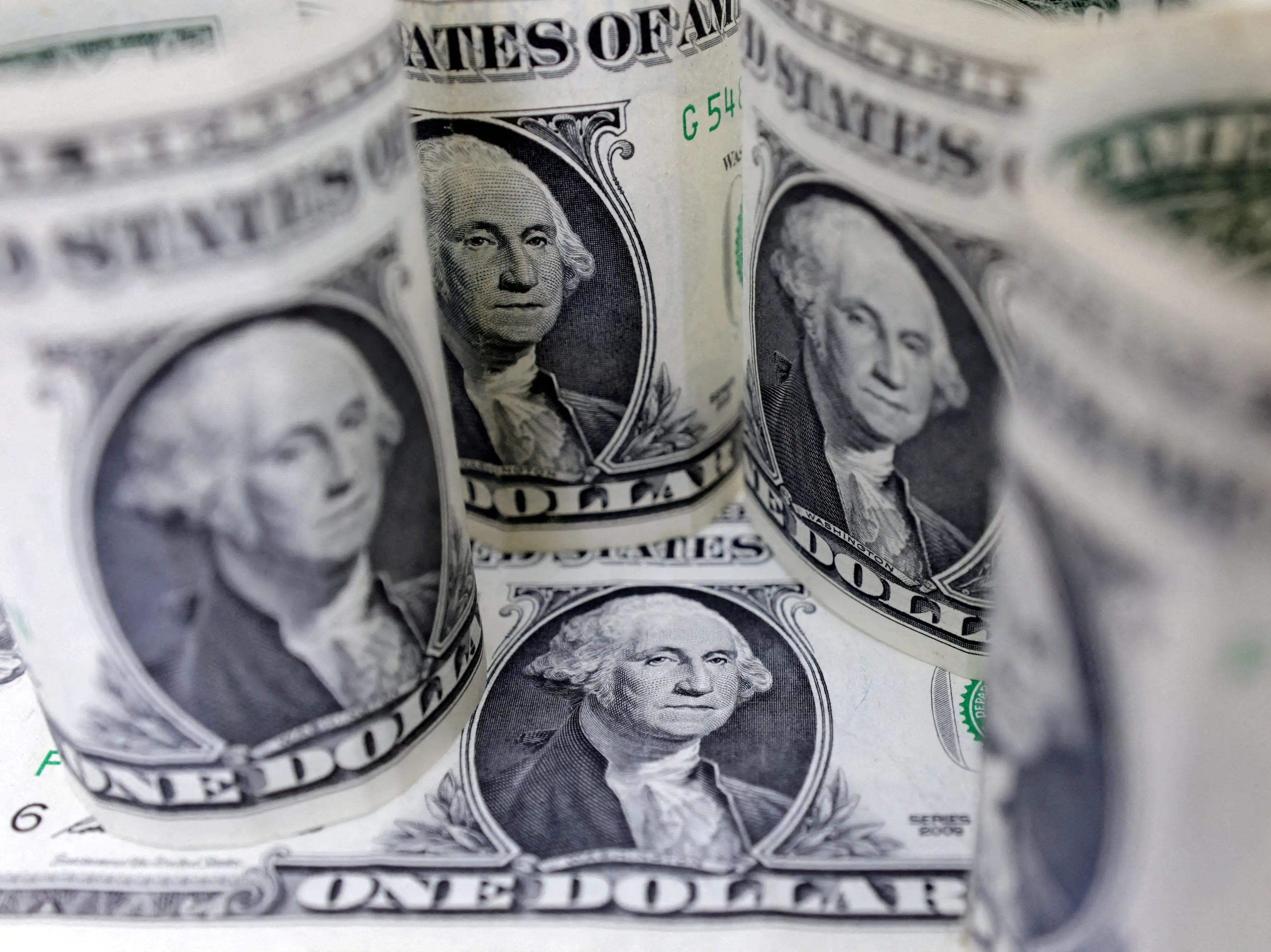 US dollar faces historic fall: A weaker greenback raises global concerns