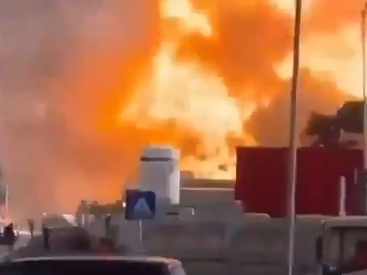Moment massive explosion erupts at gas station in Rome | Video Moment massive explosion erupts at gas station in Rome | Video