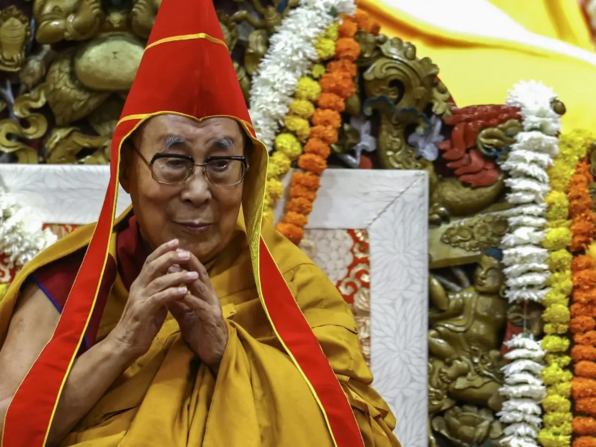 Mit 90 Jahren sagt der Dalai Lama, er sei noch nicht fertig – er hoffe ...