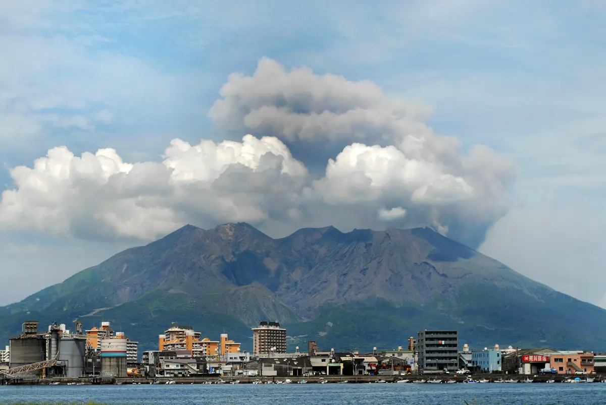 Major Active Volcanoes in Japan