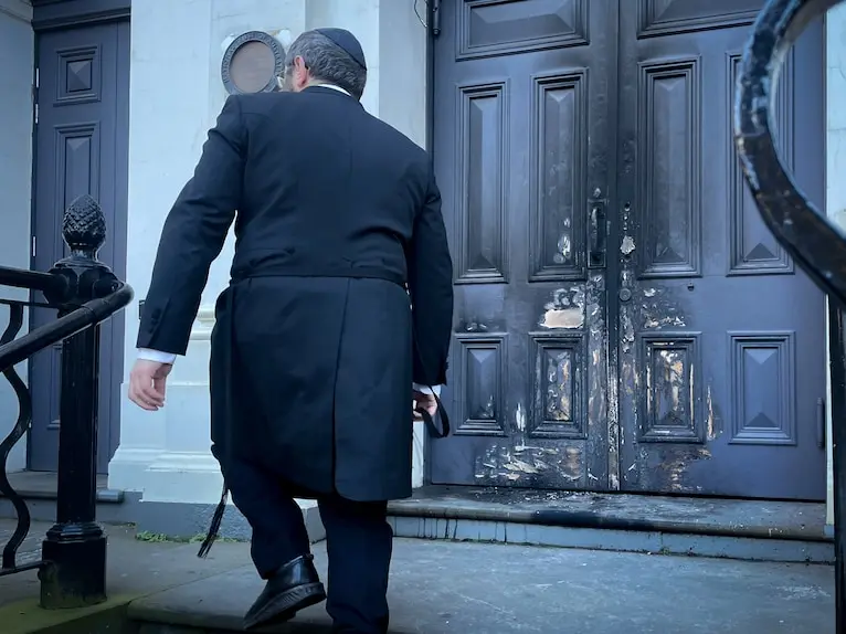 Australia synagogue arson: 34-year-old man charged for setting Melbourne Jewish temple on fire during Shabbat dinner