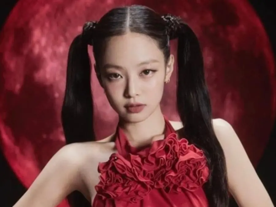 BLACKPINK's Jennie faces backlash after video of being rude towards her staff goes viral | Watch