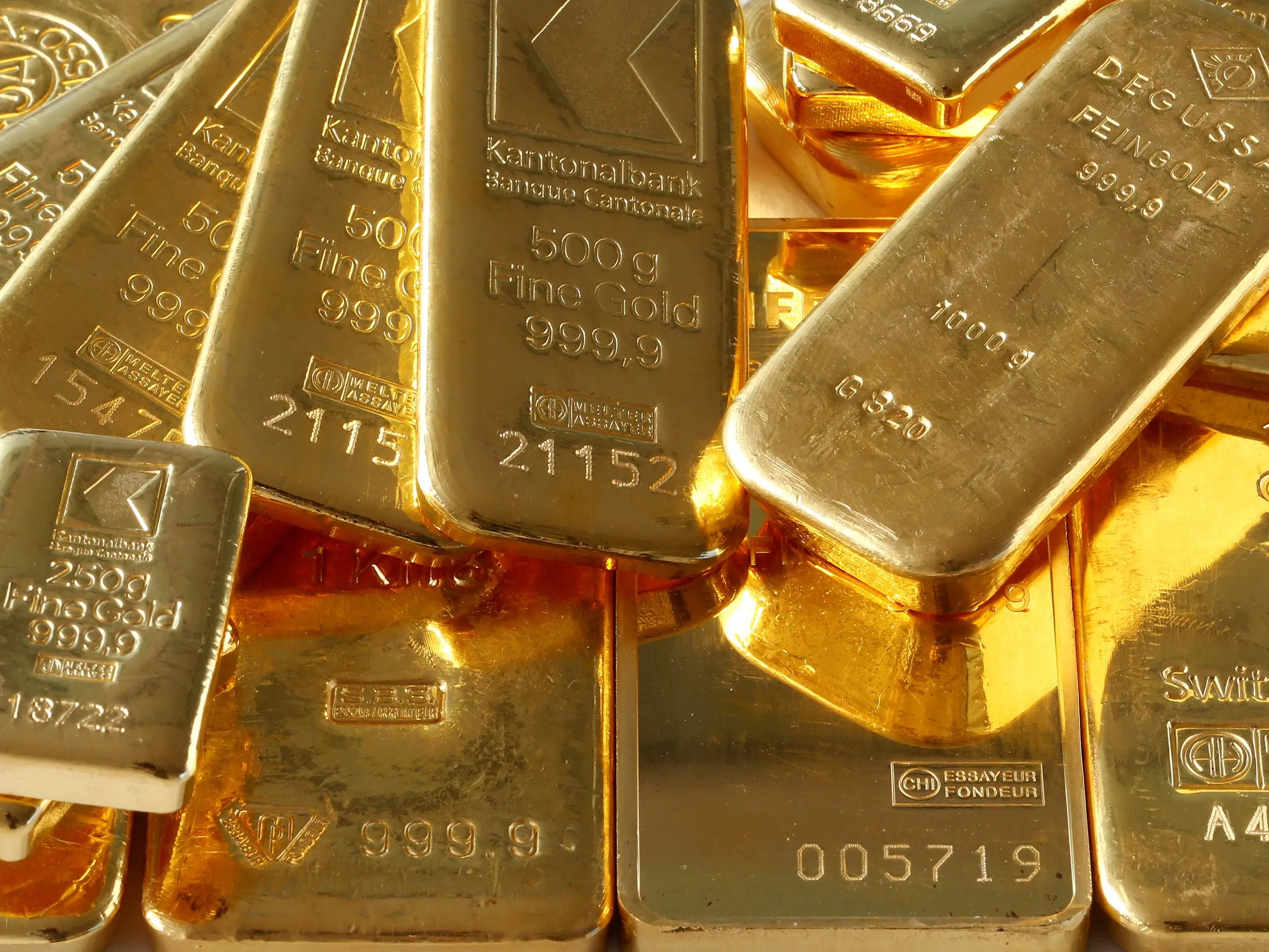 Gold slips with investors wary of US trade moves and firm dollar