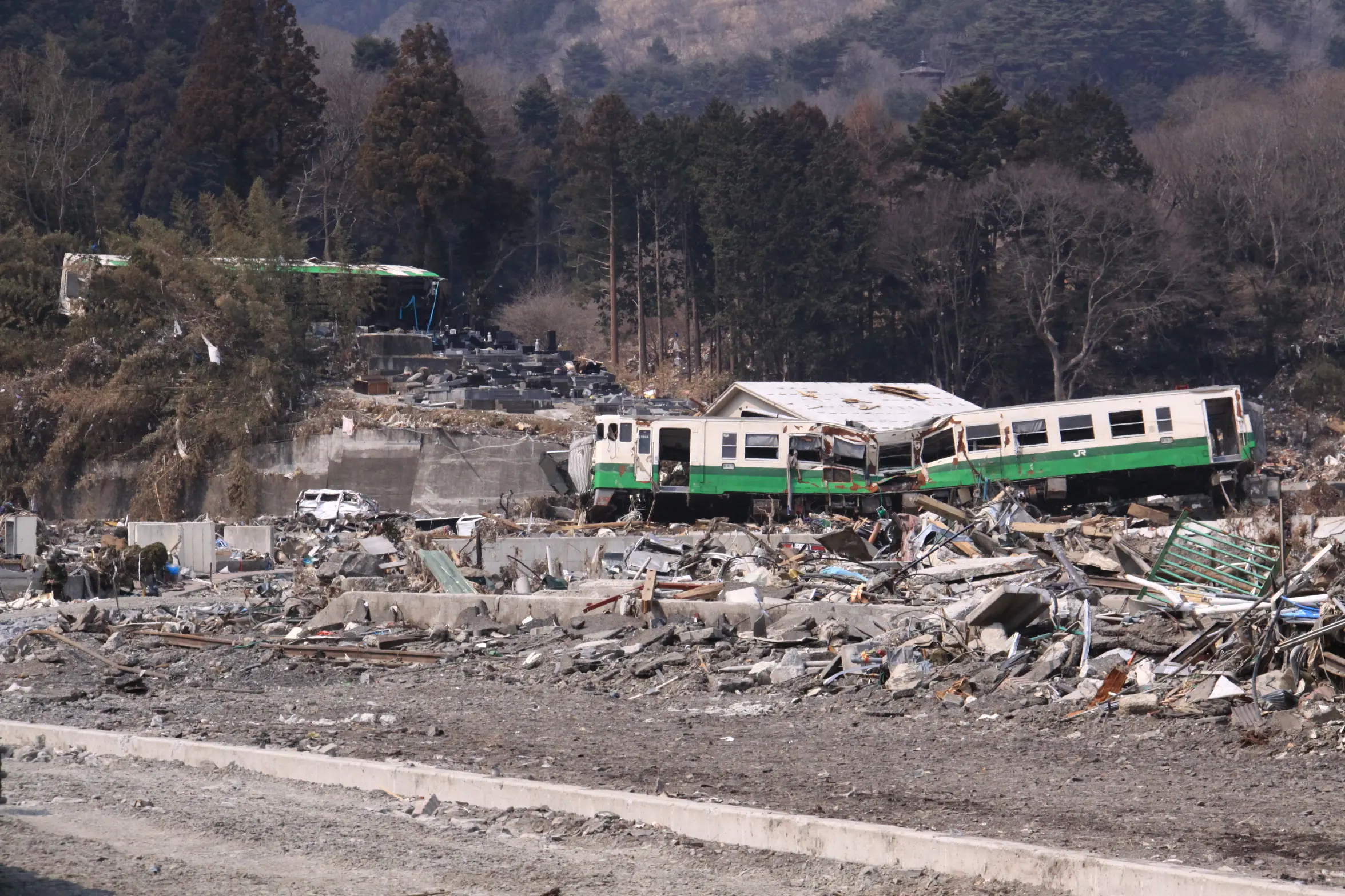 Use of advanced seismic monitoring technologies