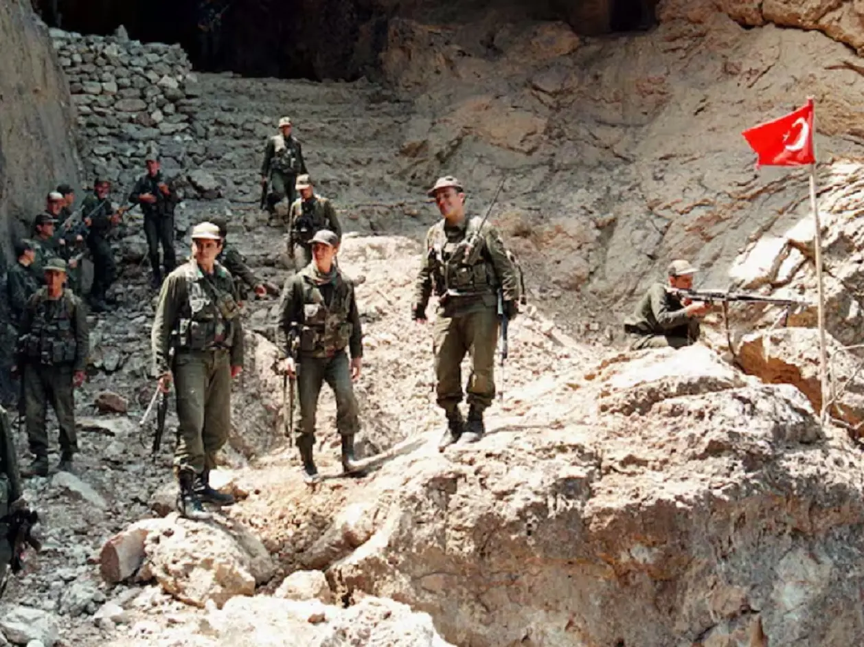 12 Turkish soldiers die of methane poisoning in Iraq cave while looking for  fallen soldier's body