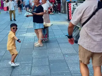 'Not ashamed': Mother justifies why she leashed her toddler son in New York city 'Not ashamed': Mother justifies why she leashed her toddler son in New York city