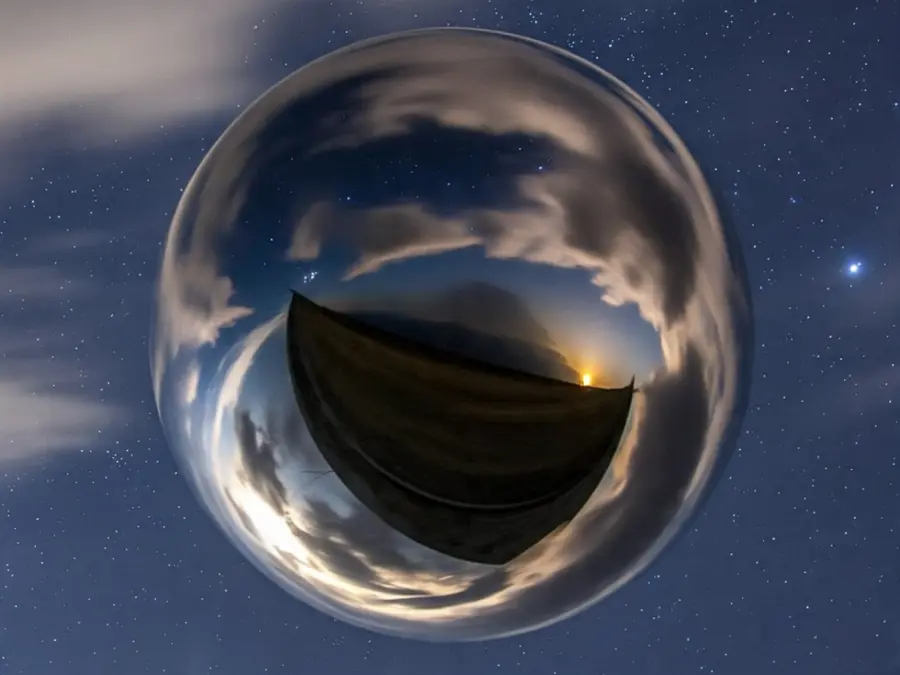 Man recalls moment he saw SPOOKY SHINY SPHERE flying near his New York plane