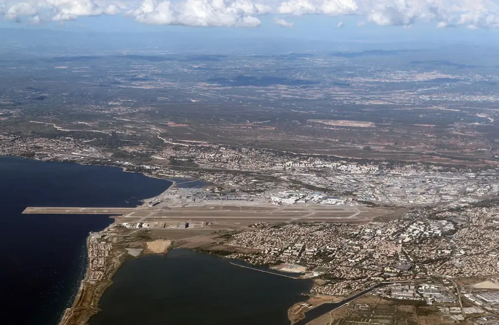 Marseille airport closed