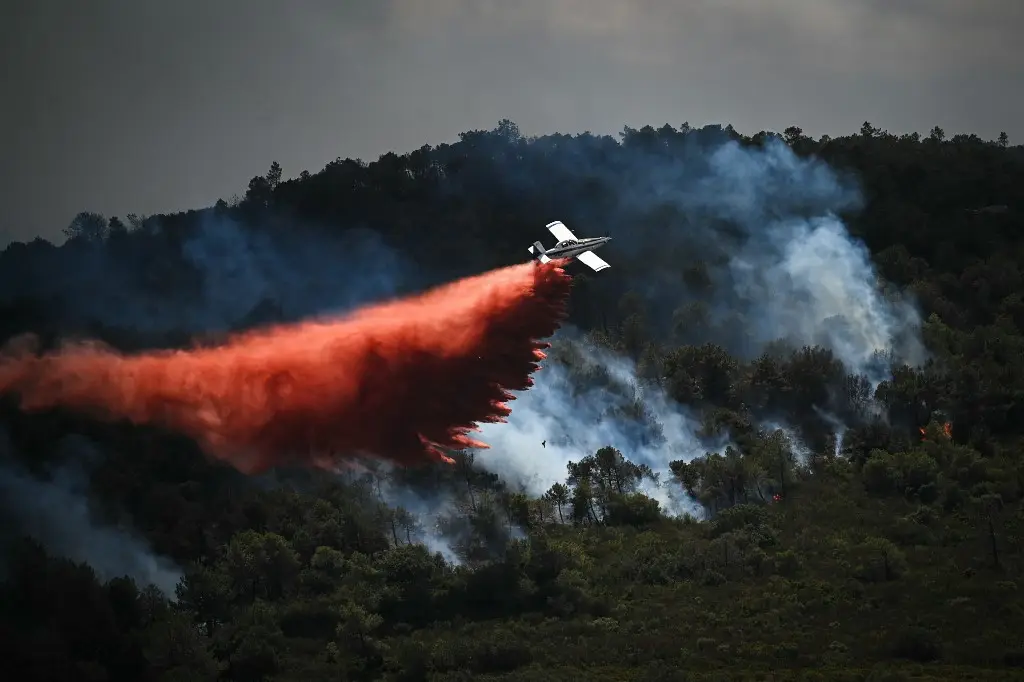Over 1,000 firefighters battling inferno