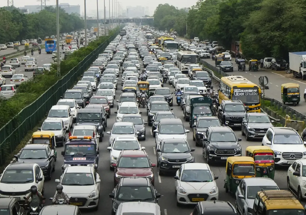 Overage vehicle fuel ban in Delhi to be put on hold until November 1, no impounding till then