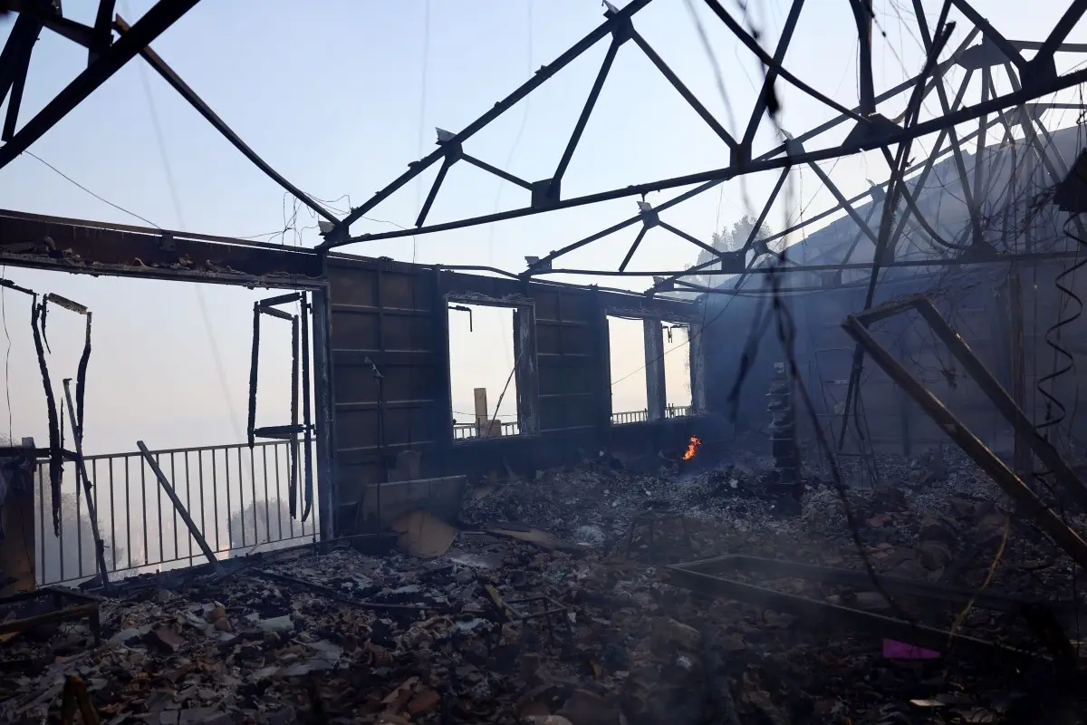 France wildfire spreading at 1.2 km per minute, endangers Marseille: 