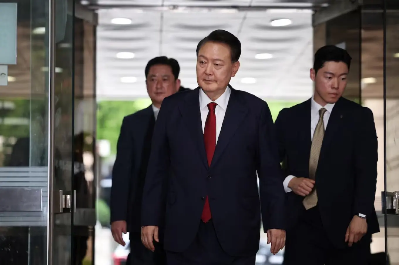 Seoul court issues warrant to arrest ex-president Yoon over martial law bid