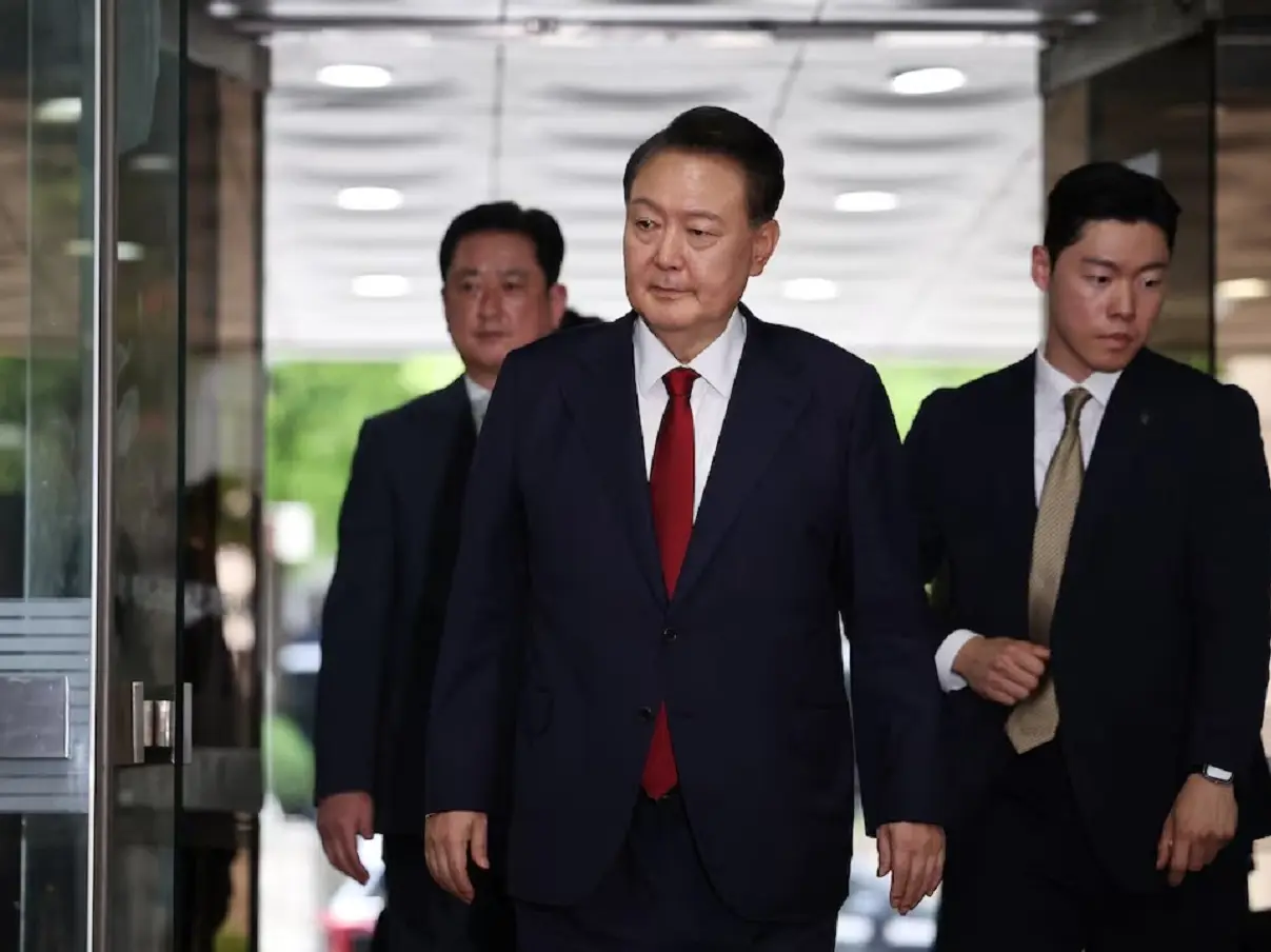 Seoul court issues warrant to arrest ex-president Yoon over martial law bid Seoul court issues warrant to arrest ex-president Yoon over martial law bid