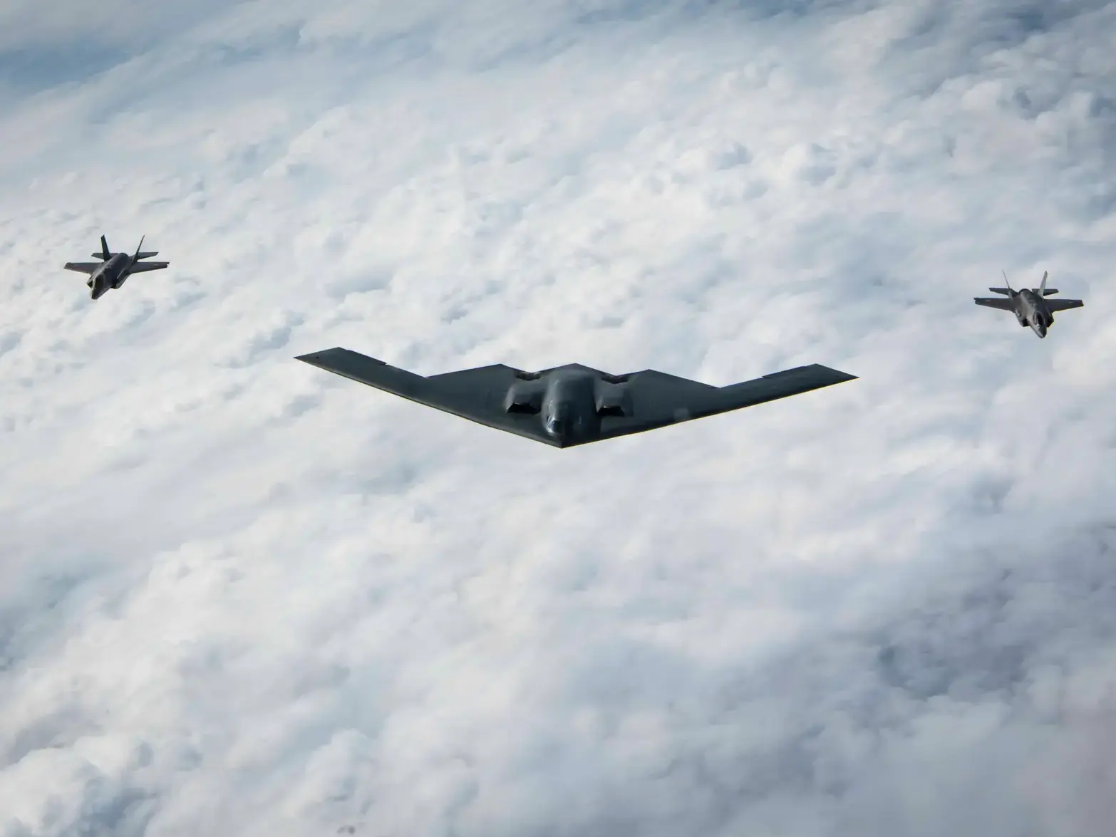 B-2 Bomber vs F-35 vs Blackbird: What’s the difference between these war-time fighter jets?