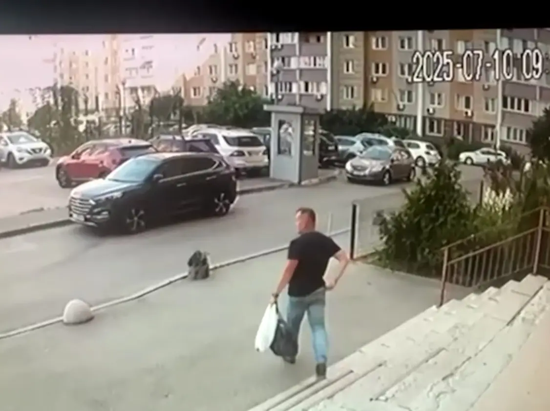 Senior Ukrainian spy shot dead in Kyiv in daylight attack with silenced pistol Senior Ukrainian spy shot dead in Kyiv in daylight attack with silenced pistol
