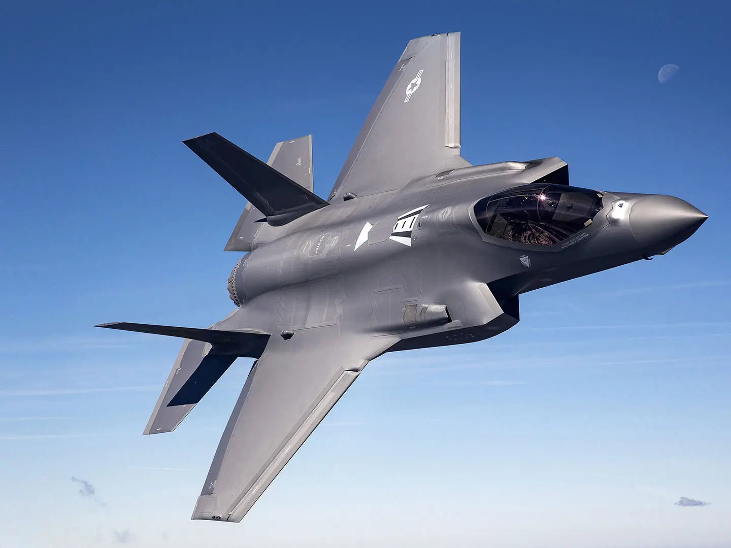 Can a F-35 fighter jet go faster than a nuclear missile?