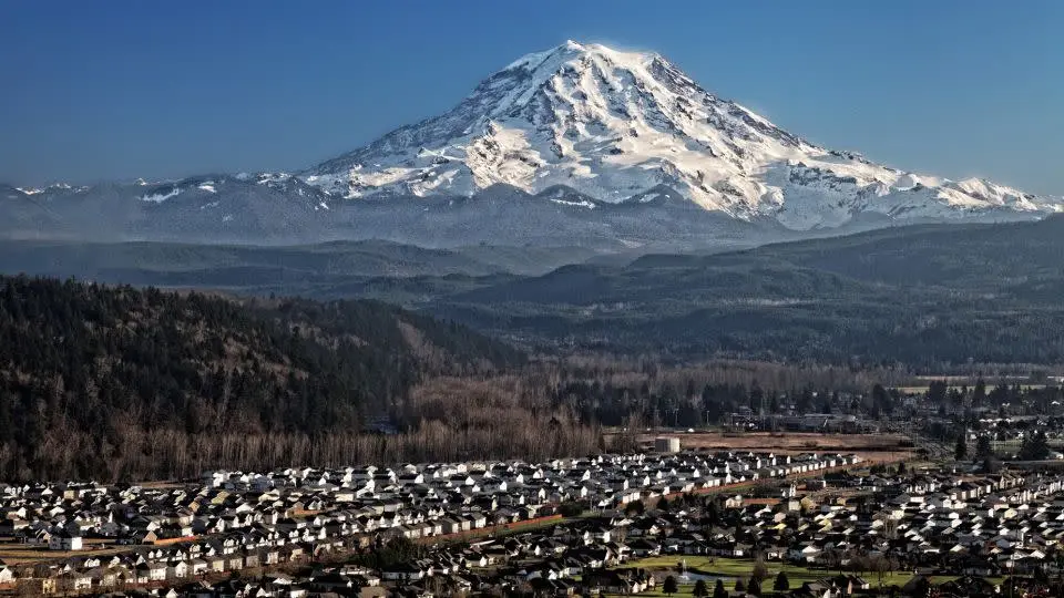 Earthquake swarm detected at Mount Rainier, biggest since 2009