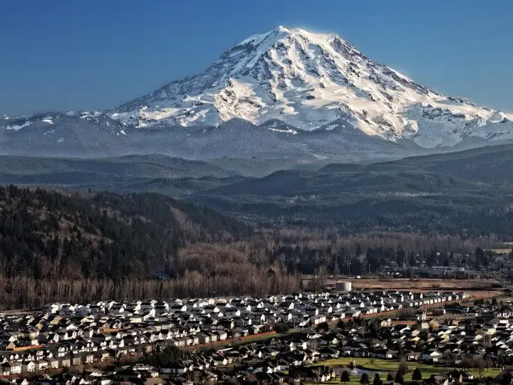 Earthquake swarm detected at Mount Rainier, biggest since 2009