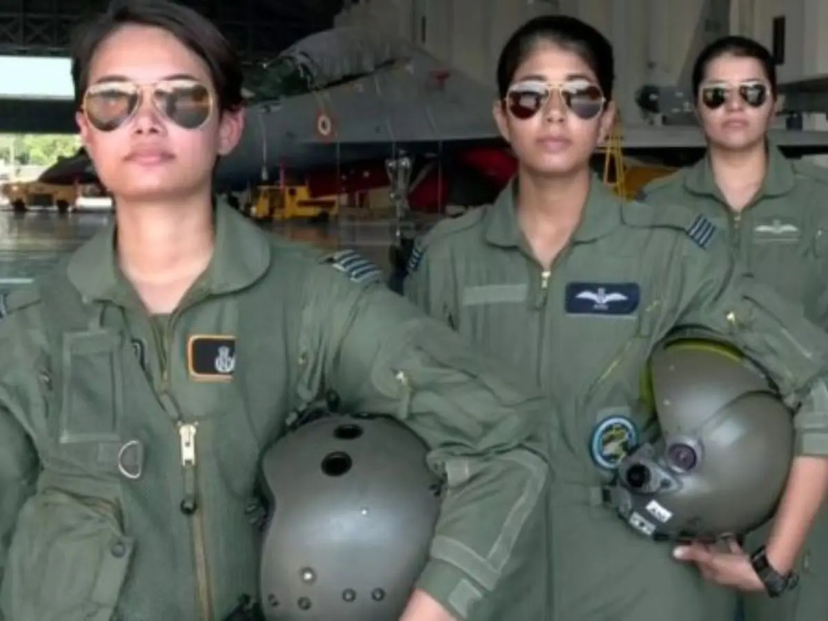 What are aviator sunglasses, and why are they important for flying fighter jets?