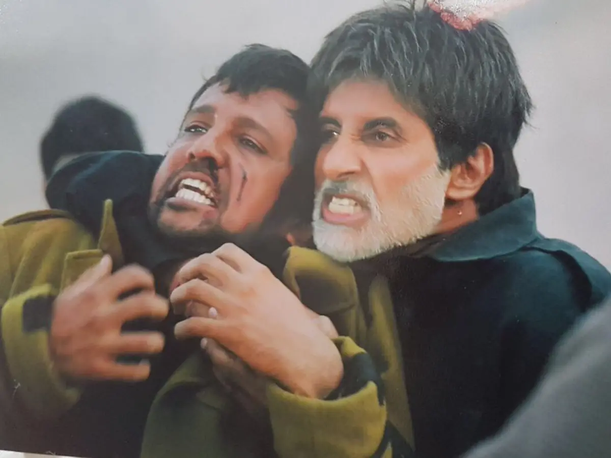 Deewar (2004)
