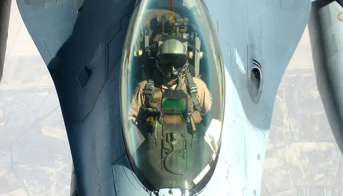 Do fighter jets have toilets? Here’s how pilots manage hunger and hygiene in the sky