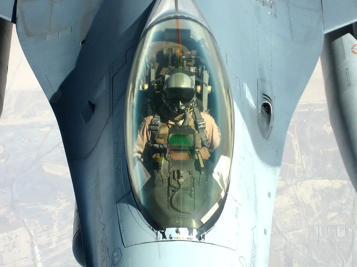 Do fighter jets have toilets? Here’s how pilots manage hunger and hygiene in the sky