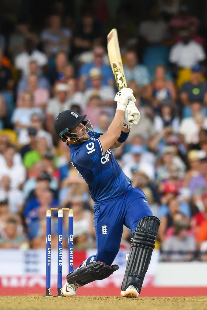 Liam Livingstone (England) - 122 meters
